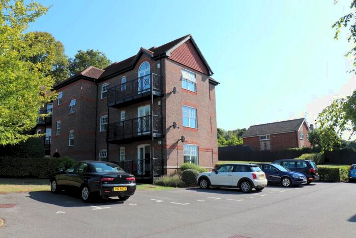 1 Bedroom Apartment To Rent In Hughenden View, High Wycombe, HP13