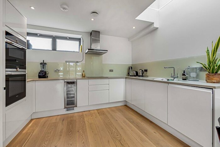 2 Bedroom Flat To Rent In Wyfold Road, London, SW6