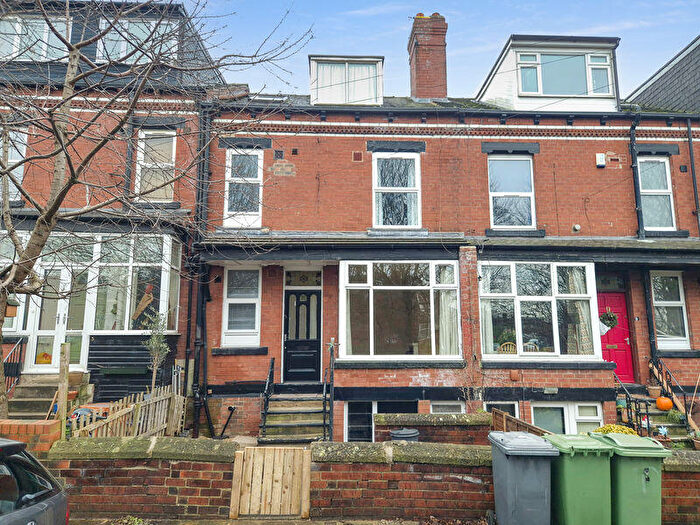 2 Bedroom Terraced House For Sale In Knowle Avenue, Leeds, LS4