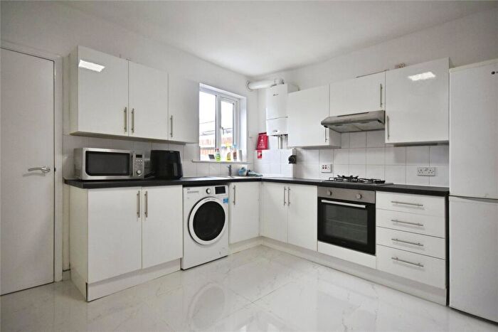 4 Bedroom Terraced House To Rent In Basingstoke Road, Reading, RG2