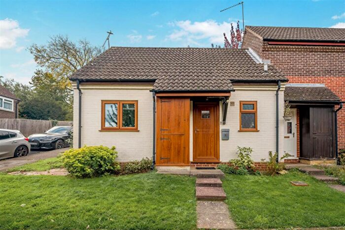 1 Bedroom Terraced Bungalow For Sale In The Camellias, Banbury, OX16