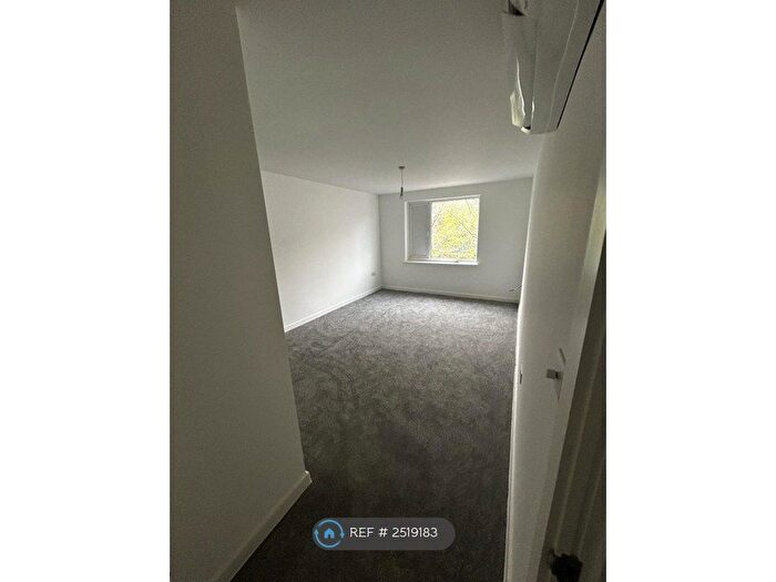 3 Bedroom Flat To Rent In Ramster House, London, SE20