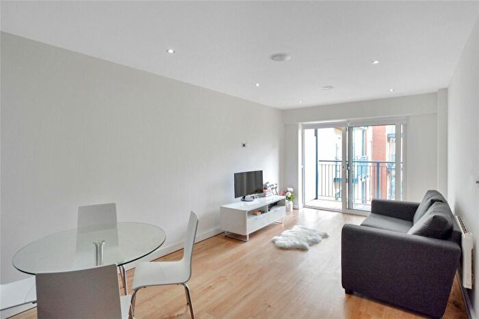 2 Bedroom Apartment To Rent In East Drive, London, NW9