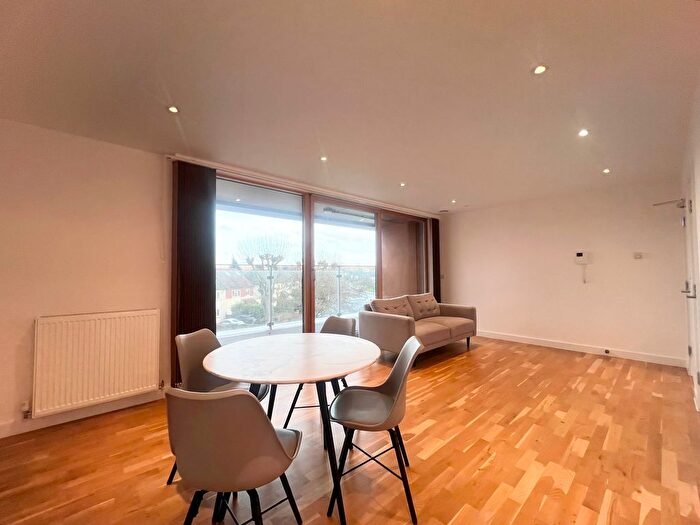 2 Bedroom Flat To Rent In Blackwall Lane, London, SE10