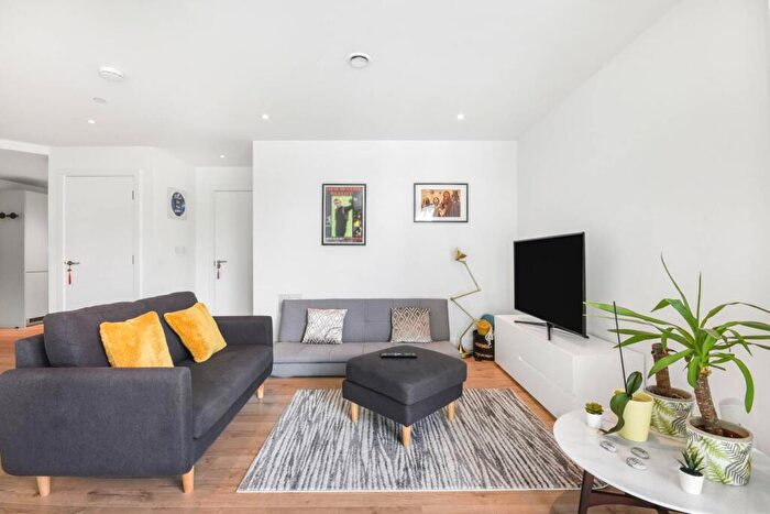 1 Bedroom Flat To Rent In Churchyard Row, Elephant And Castle, London, SE11