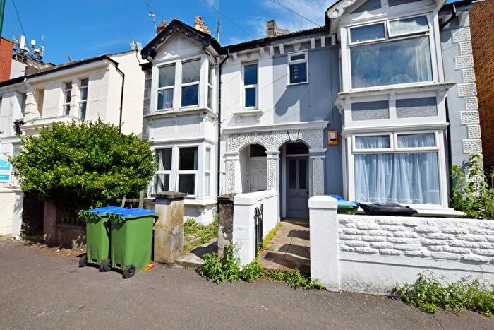 2 Bedroom Flat To Rent In Canada Grove, Bognor Regis, PO21