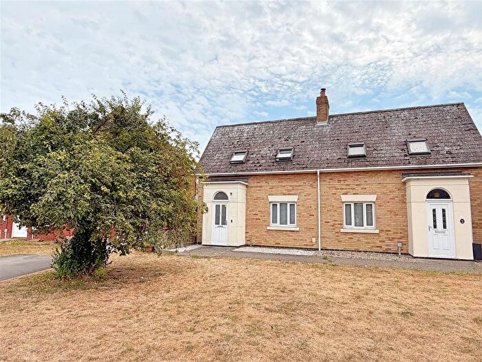2 Bedroom Semi-Detached House For Sale In Beckers Green Road, Braintree, CM7