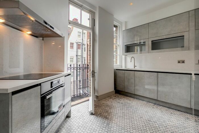 3 Bedroom Flat To Rent In Winsford House, Luxborough Street, Marylebone, W1U
