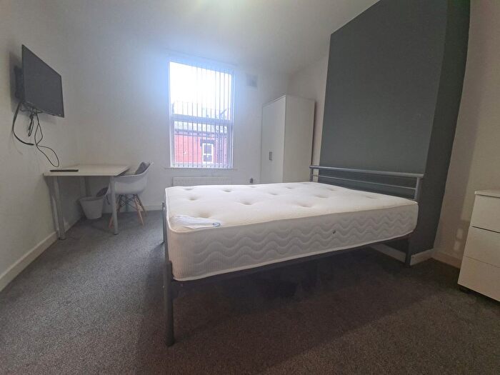 2 Bedroom Semi-Detached House To Rent In Harold View, Leeds, LS6