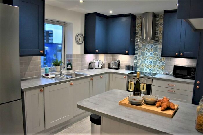 2 Bedroom Flat To Rent In Knightsbridge Court, Newcastle Upon Tyne, NE3