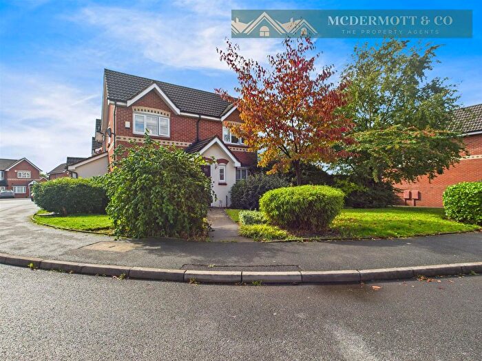 3 Bedroom Semi-detached House For Sale In Abbeydale Road, New Moston, M40