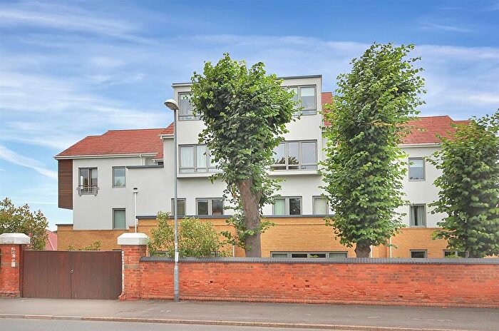 3 Bedroom Apartment For Sale In Oakfield Court, Radcliffe-On-Trent, Nottingham, NG12