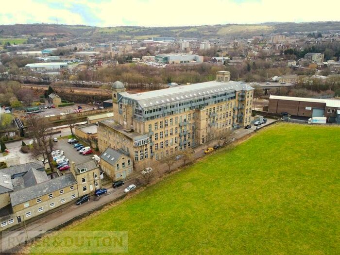 3 Bedroom Apartment To Rent In Park Road, Elland, West Yorkshire, HX5