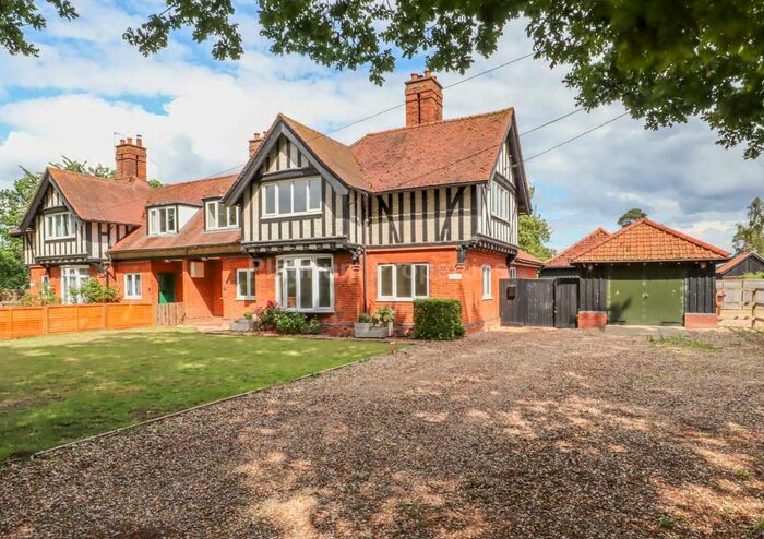 3 Bedroom Semi-Detached House To Rent In Manor Cottage, Herringswell, IP28