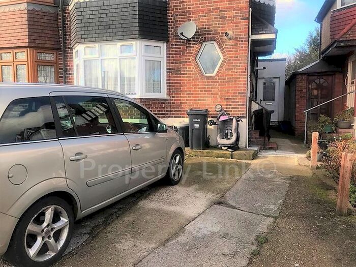 1 Bedroom Property To Rent In Chigwell Road, Woodford Green, IG8