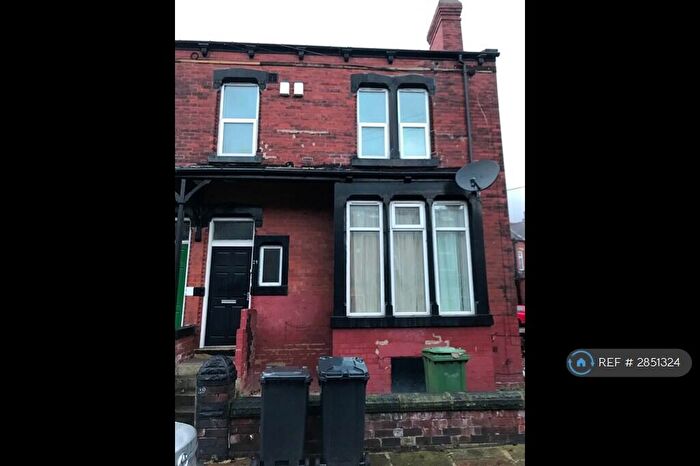 3 Bedroom Flat To Rent In Aberdeen Grove, Leeds, LS12