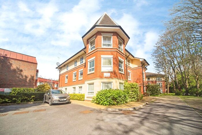 2 Bedroom Flat For Sale In Rollesbrook Gardens, Southampton, Hampshire, SO15