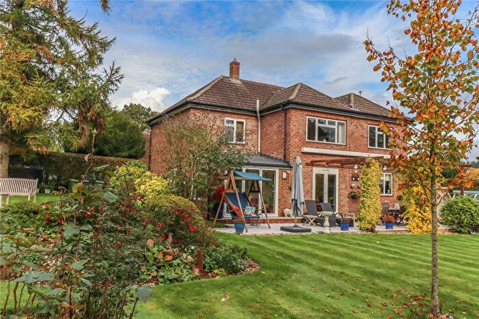 4 Bedroom Detached House For Sale In Barncroft, Appleshaw, Andover, Hampshire, SP11