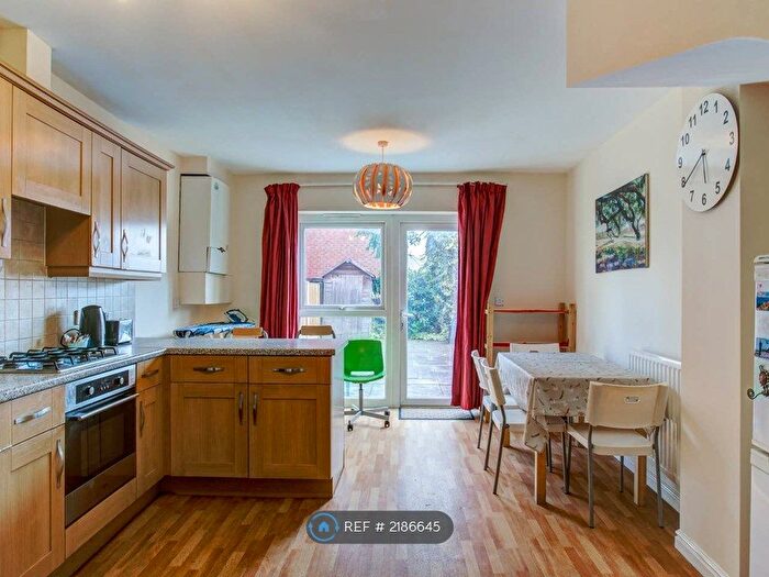 4 Bedroom Terraced House To Rent In Lauderdale Crescent, Manchester, M13