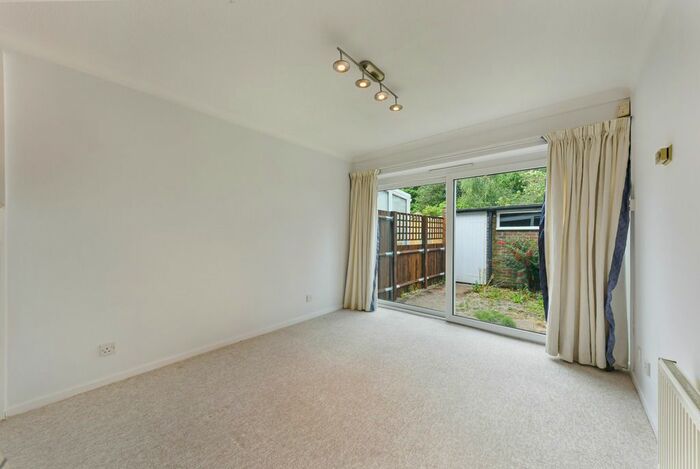 1 Bedroom Flat To Rent In Fulwood Walk, London, SW19