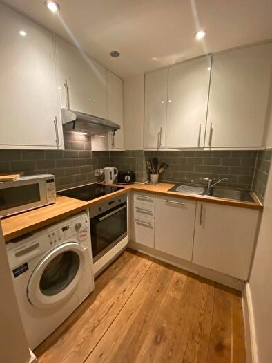 3 Bedroom Flat To Rent In Lady Lawson Street, Edinburgh, EH3