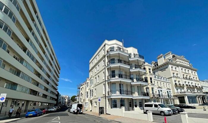 Flat To Rent In Berkeley Court, Kings Road, Brighton, BN1