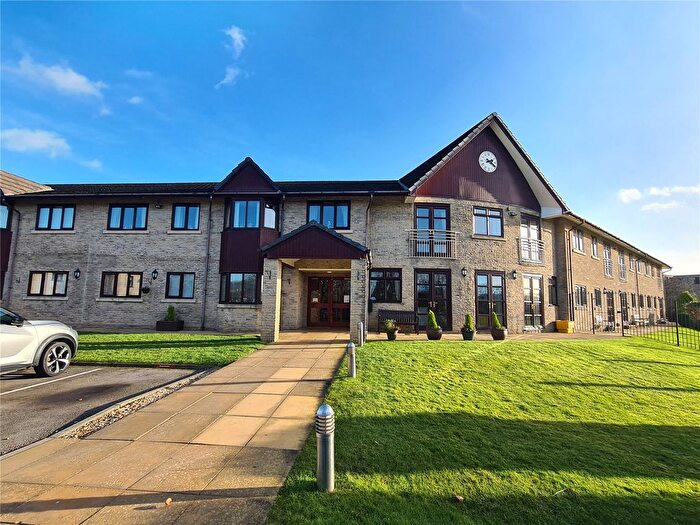 2 Bedroom Flat For Sale In Newshaw Lane, Hadfield, Glossop, Derbyshire, SK13