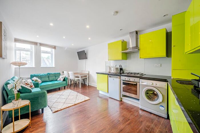 2 Bedroom Apartment To Rent In Coleridge Road London, N8