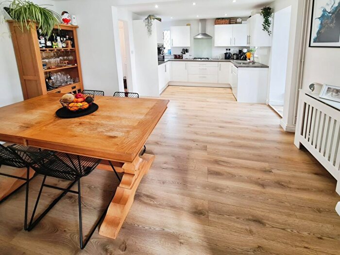 4 Bedroom Detached House For Sale In Smeaton Close, Milton Keynes, MK14