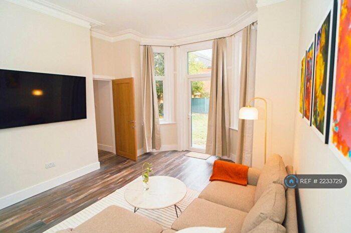2 Bedroom Flat To Rent In Richmond Park Road, Bournemouth, BH8