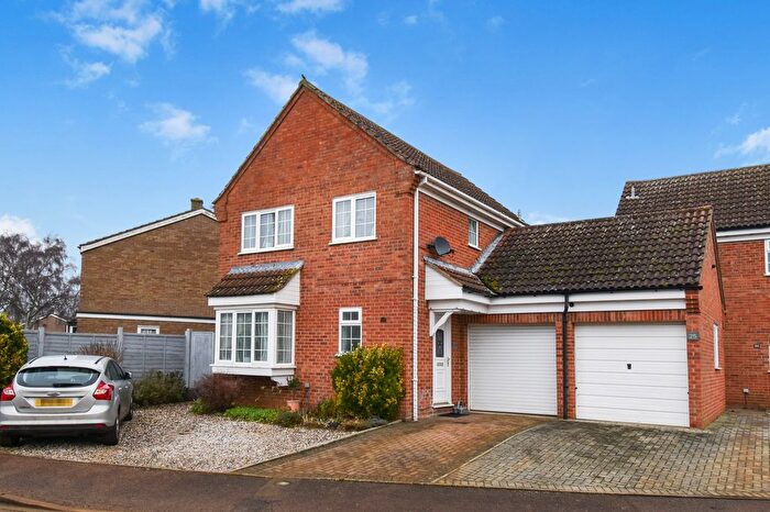 3 Bedroom Link Detached House For Sale In The Paddocks, Potton, Sandy, SG19