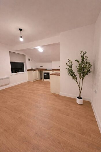 2 Bedroom Flat To Rent In Penthouse Apartment, Central Buildings, Hall St, LL14