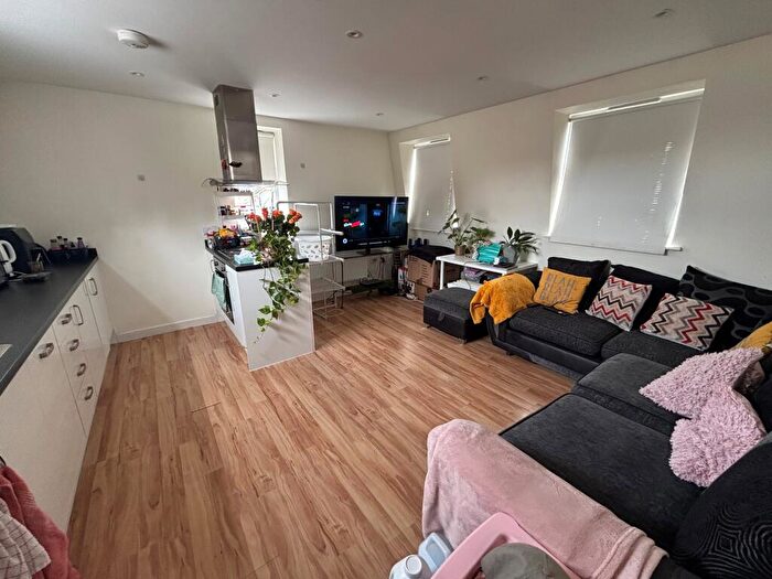 2 Bedroom Flat To Rent In Howard Road, Upminster, RM14