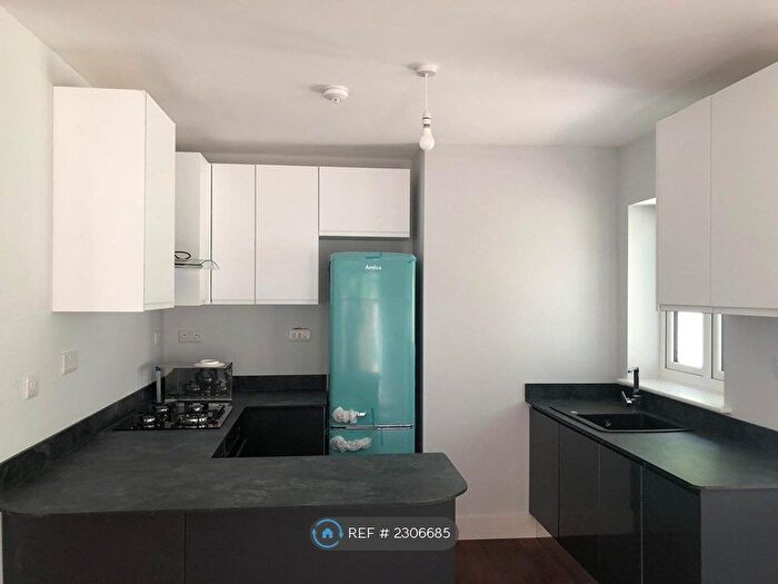 2 Bedroom Flat To Rent In Southdown Road, Shawford, Winchester, SO21