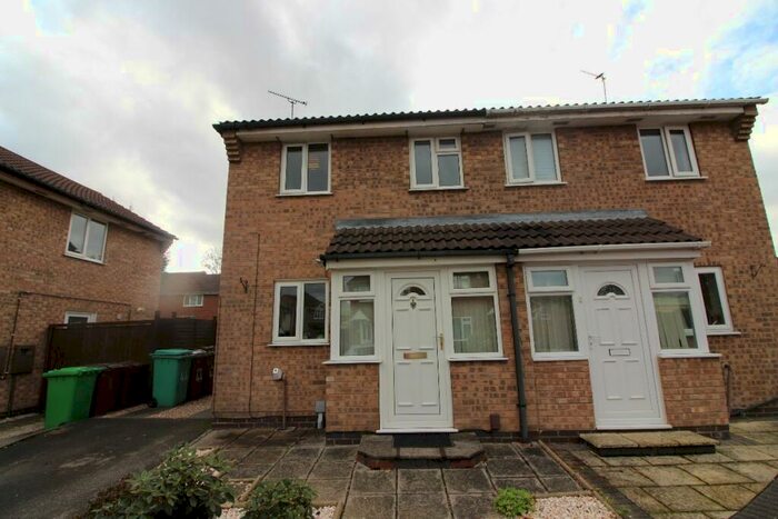 2 Bedroom Semi-Detached House To Rent In Denholme Road, NG8
