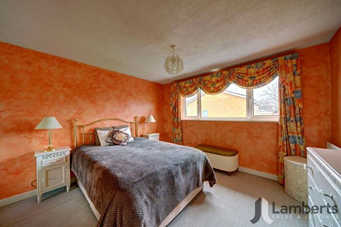 3 Bedroom End Of Terrace House For Sale In Archer Close, Studley, B80