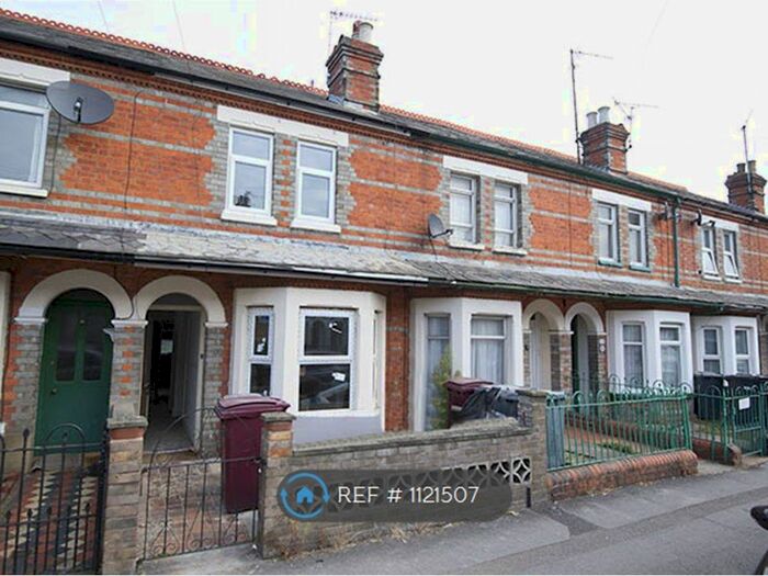 3 Bedroom Terraced House To Rent In Highgrove Street, Reading, RG1