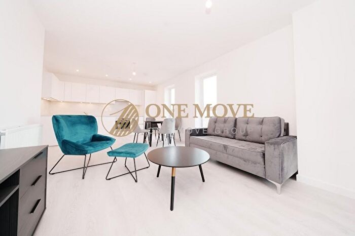 2 Bedroom Flat To Rent In East Acton, London, W3