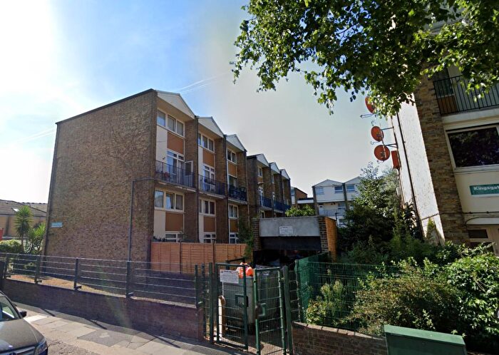 2 Bedroom Apartment To Rent In Tottenham Road, London, N1