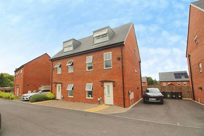 4 Bedroom Semi-Detached House For Sale In Roche Avenue, Leeds, LS14
