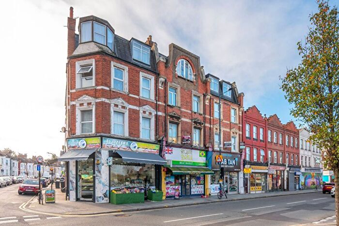 1 Bedroom Flat For Sale In High Road, Willesden Green, London, NW10