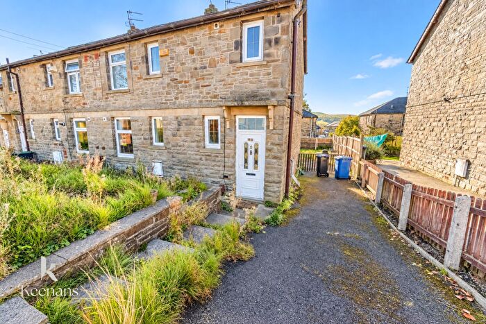 3 Bedroom Semi Detached House For Sale In Barnes Avenue, Rossendale, BB4