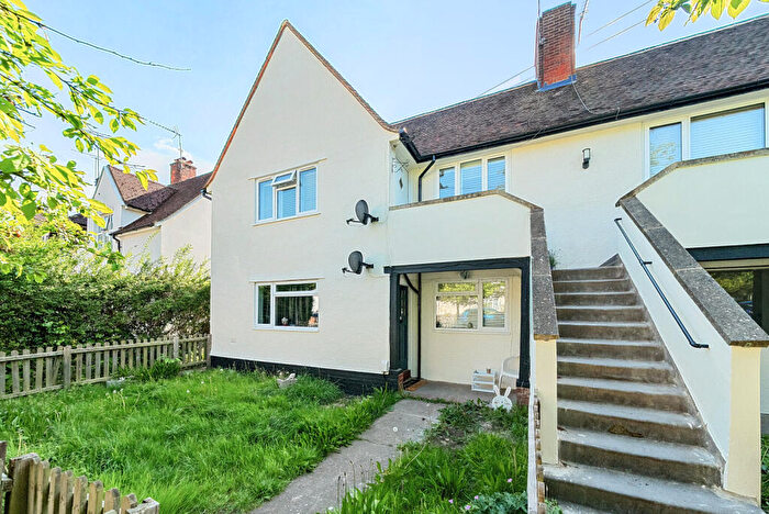 2 Bedroom Maisonette For Sale In Birchwood Road, West Byfleet, KT14