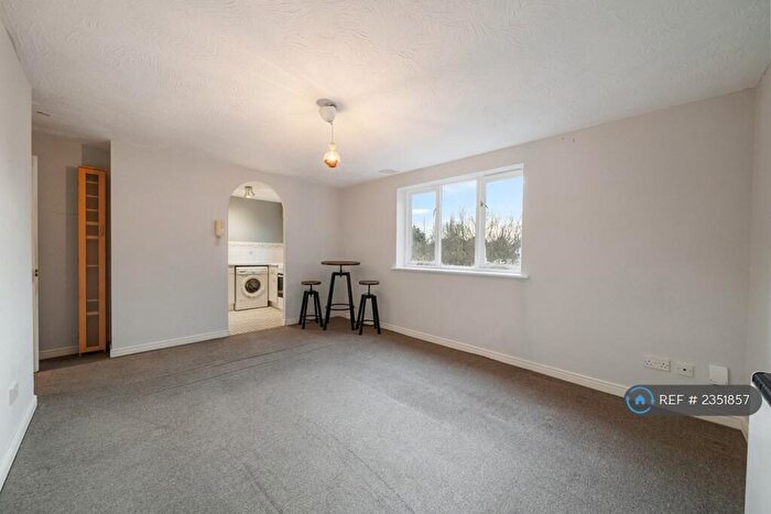 1 Bedroom Flat To Rent In Darlington Court, London, SE6