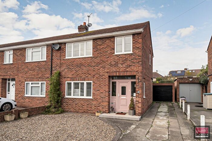 3 Bedroom End Terrace House For Sale In Hamilton Close, Feltham, TW13
