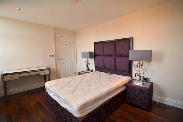 3 Bedroom Flat To Rent In Marlborough Drive, Bushey, WD23