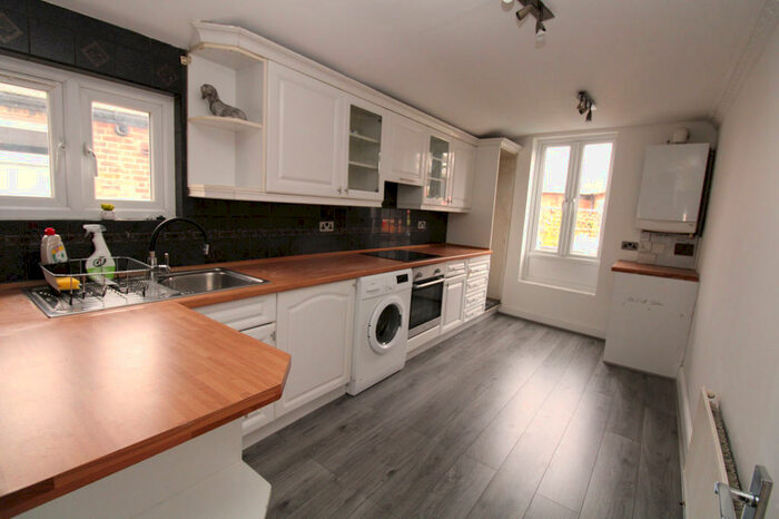 1 Bedroom Flat To Rent In Evelina Road, Nunhead, SE15