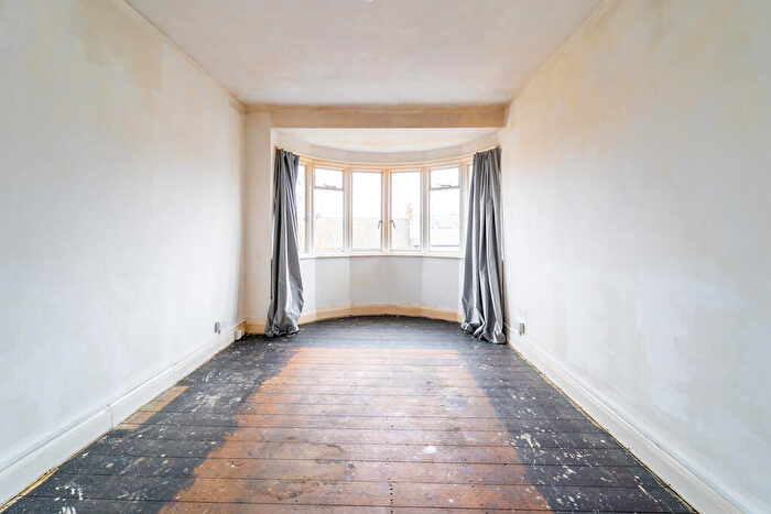 1 Bedroom Apartment For Sale In Mount View Road, Stroud Green, N4