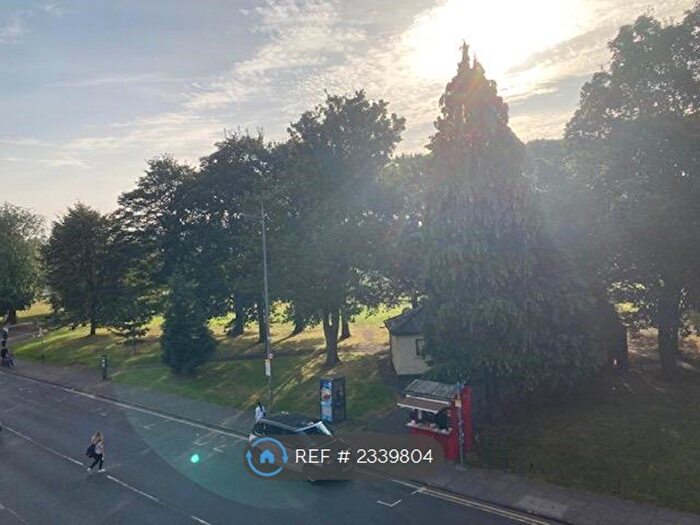 2 Bedroom Flat To Rent In Bruntsfield Place, Edinburgh, EH10