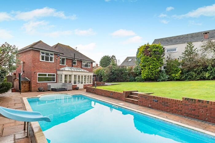 5 Bedroom Detached House For Sale In Robin Way, Cuffley, EN6